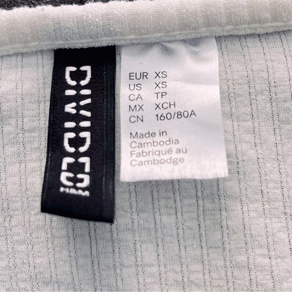 🏷️3 for $30 sale!🏷️ 🆕NWOT Women’s H & M cream colored open tie cardigan. - Picture 5 of 9